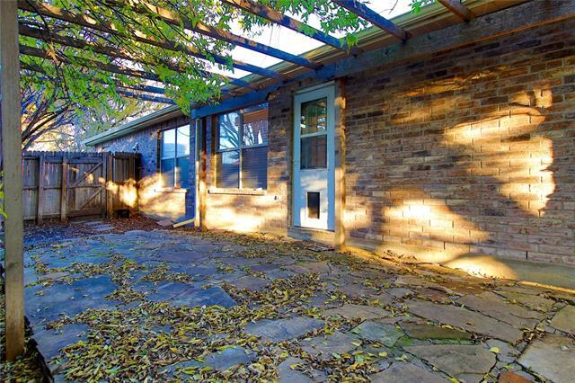 Building Photo - 147 Southlake Dr