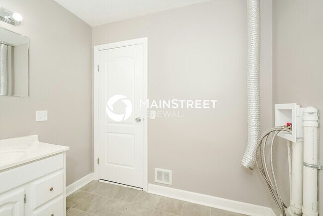 Building Photo - 3 Bedroom Pet-Friendly Home in PLAINFIELD, IN with Main Street Renewal