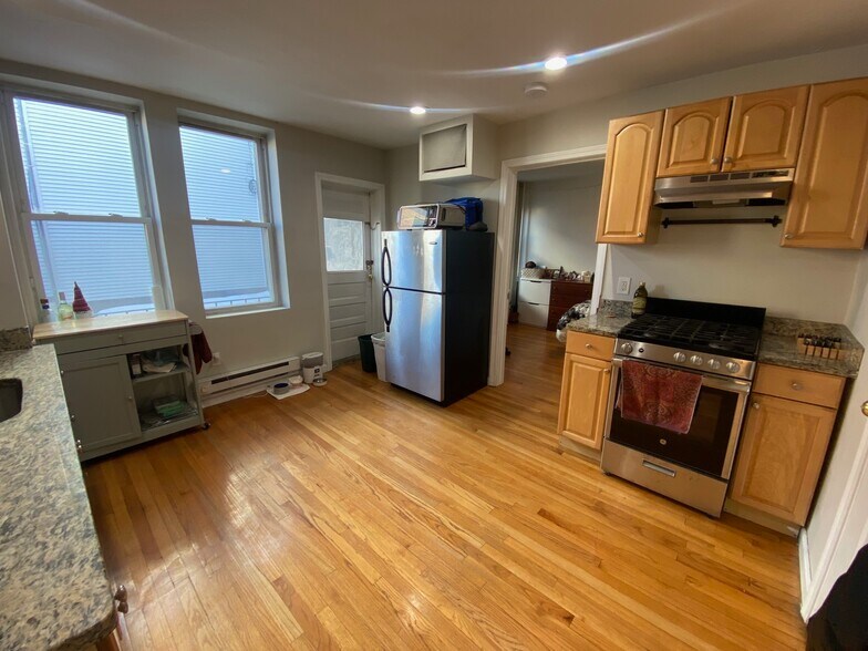 Building Photo - 224 Hanover St