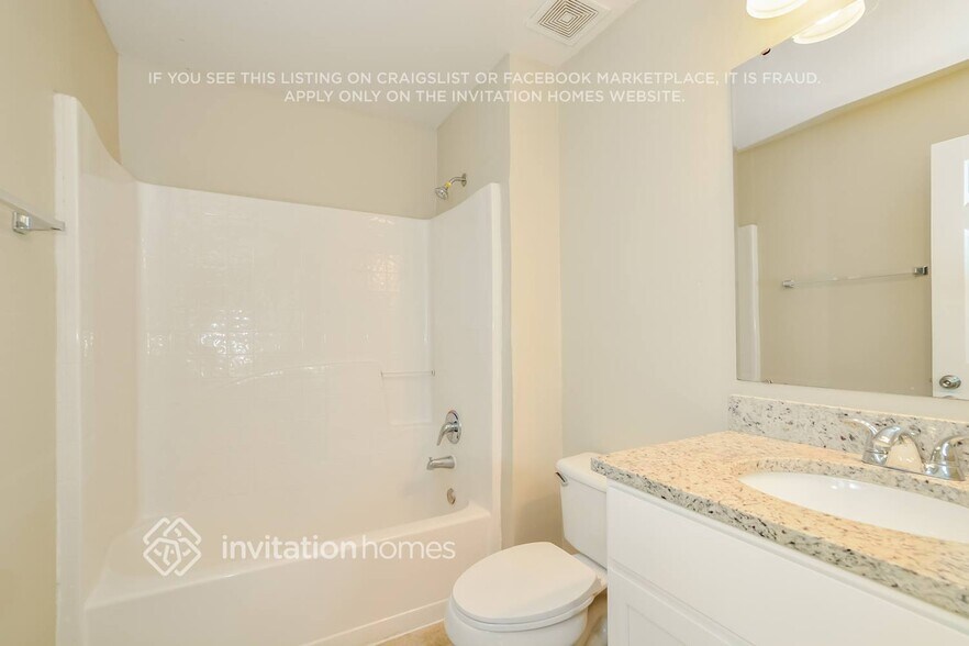 Building Photo - 1370 San Carlos Ave