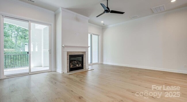 Building Photo - 5505 Closeburn Rd