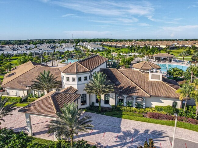 Building Photo - 741 Ocean Course Ave