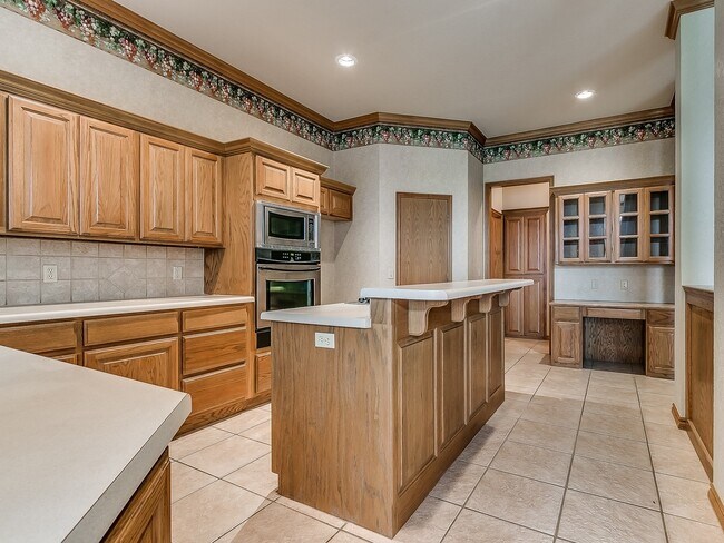 Building Photo - Stunning Open-Concept Home with Luxury Primary Suite & Outdoor Living