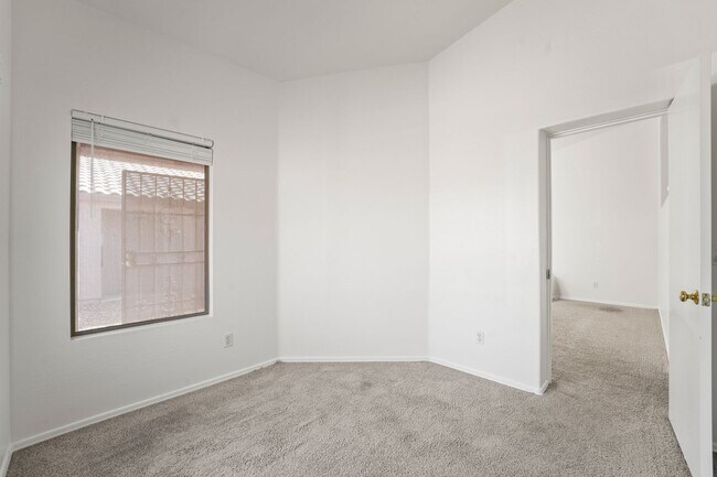 Building Photo - Prime Surprise Location | 3 Bed, Low-Maintenance Yard + Amenities
