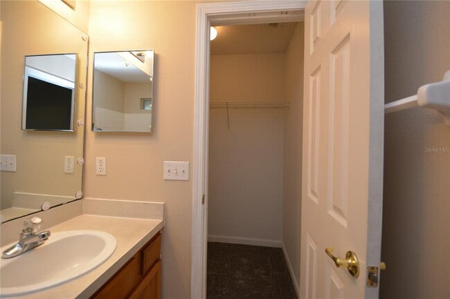 Building Photo - 35 Regent Ln