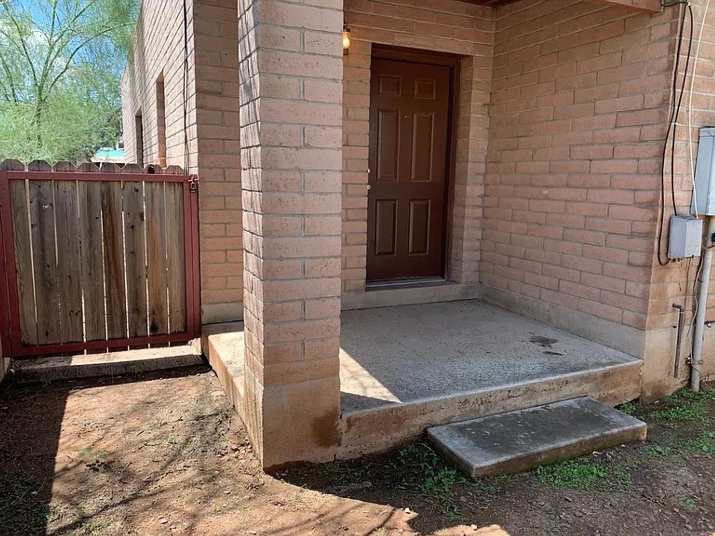 Building Photo - 1150 N Catalina Ave