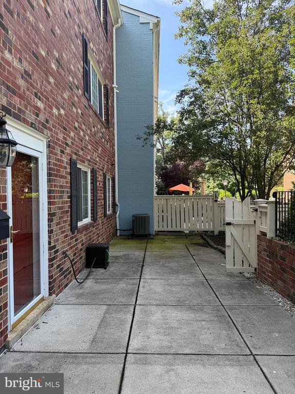Building Photo - 1565-A N Van Dorn St
