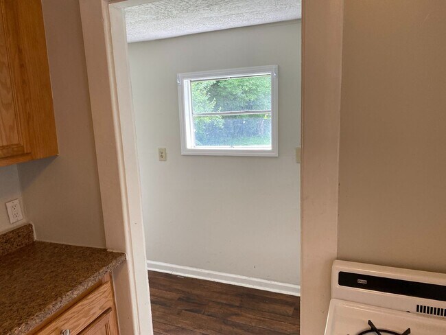 Building Photo - 362 Oldham Ave
