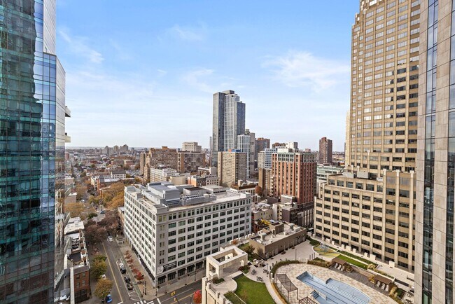 Building Photo - 77 Hudson St