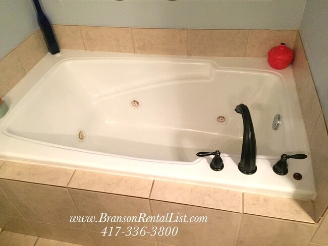 Building Photo - Now Pre-leasing for Mid-April