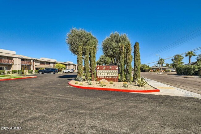 Building Photo - Luxury and Resort like Living at Scottsdale Park Place!!!  Tile throughout, light, bright and Pri...