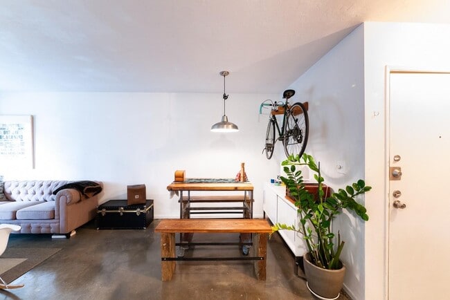 Building Photo - 256 S La Fayette Park Pl