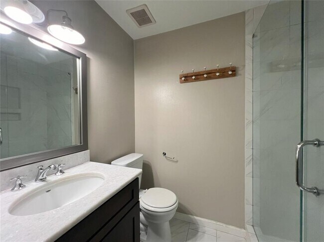 Building Photo - 3312 Pine Heights Dr NE