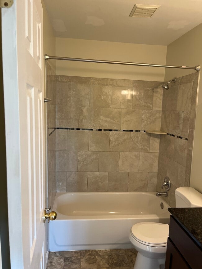 Building Photo - 2 Wimbledon Ln