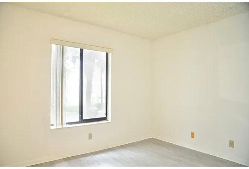 2nd bedroom - 209 Foxtail Dr