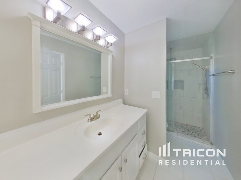 Building Photo - 84092 St James Ct