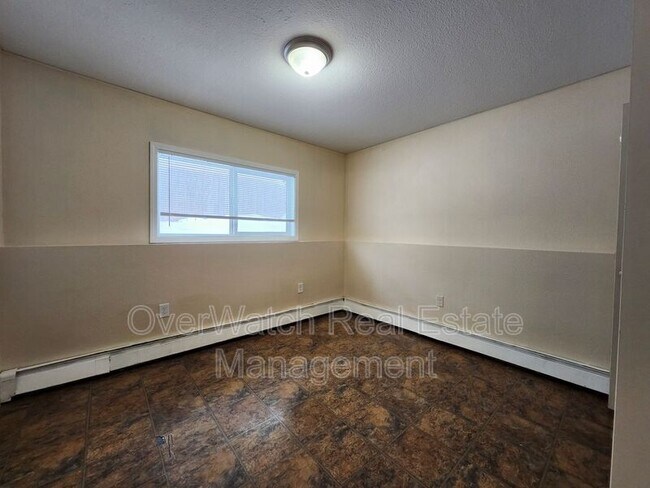 Building Photo - 815 N Park St