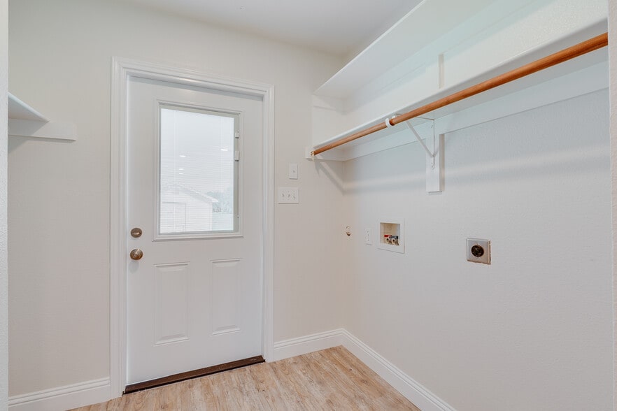 Building Photo - 380 Railroad Ave