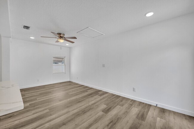 Building Photo - 713 Langston Ct