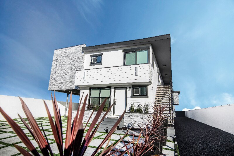 Building Photo - 2730 Raymond Ave