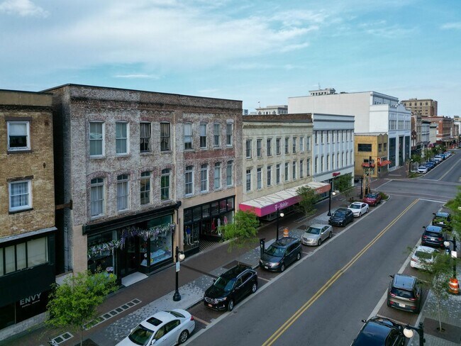 Building Photo - 321 W Broughton St