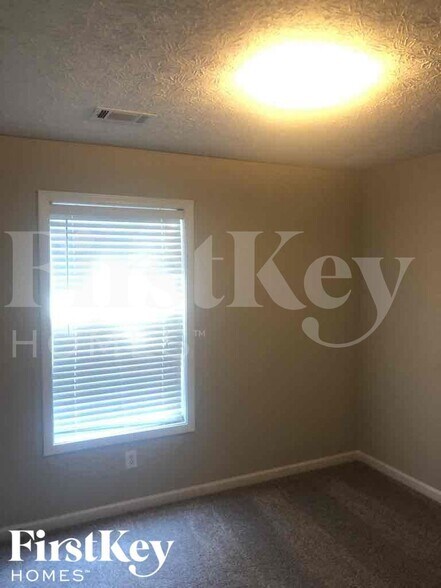 Building Photo - 319 Hills Point Rd