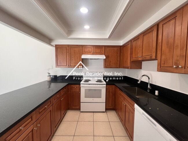 Building Photo - Spacious Updated 2bd/2ba Halfplex with 2 Car Garage