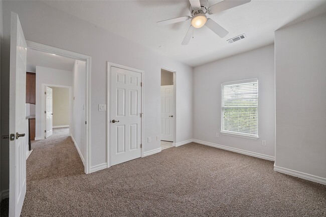 Building Photo - 1213 Wakefield Dr