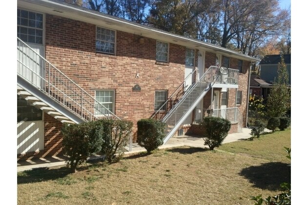 Primary Photo - King Manor Court 2