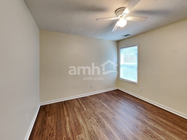 Building Photo - 913 Tamarisk Pl