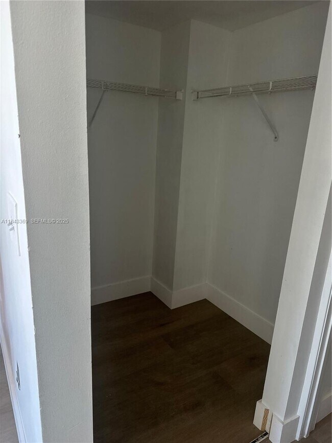 Building Photo - 520 SE 5th Ave