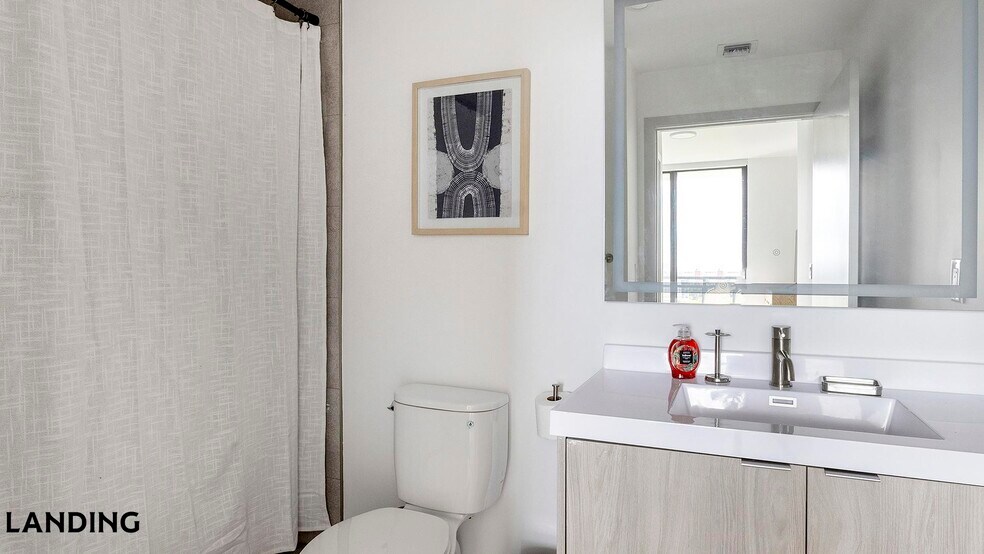 Building Photo - 1155 NE 126th St