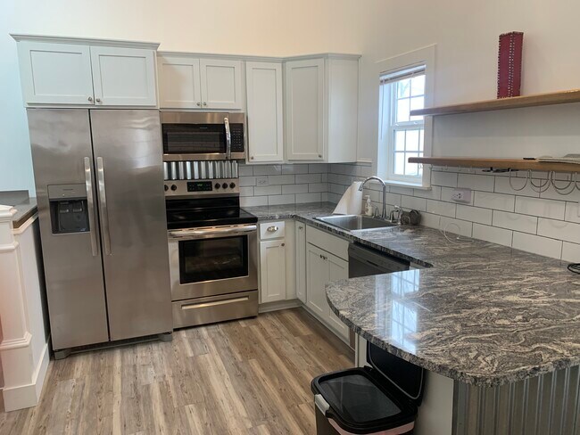 Building Photo - Executive Rental Furnished