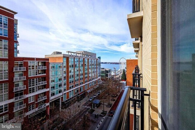 Building Photo - 155 Potomac Passage