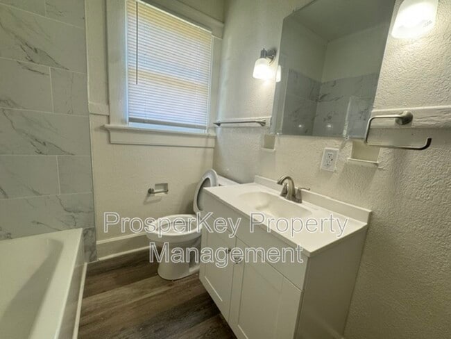 Building Photo - 2309 Willard St