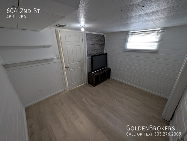 Building Photo - 604 2nd St