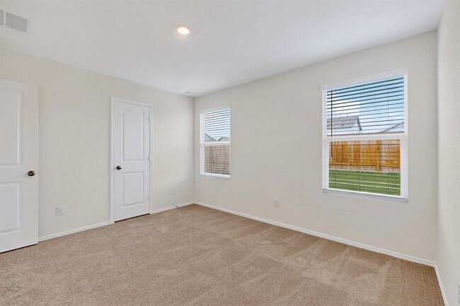 Building Photo - 178 Sormonne Lp