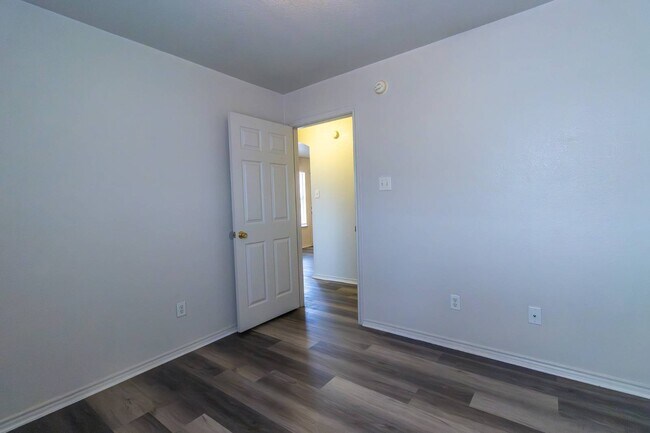 Building Photo - 3409 Toledo Dr