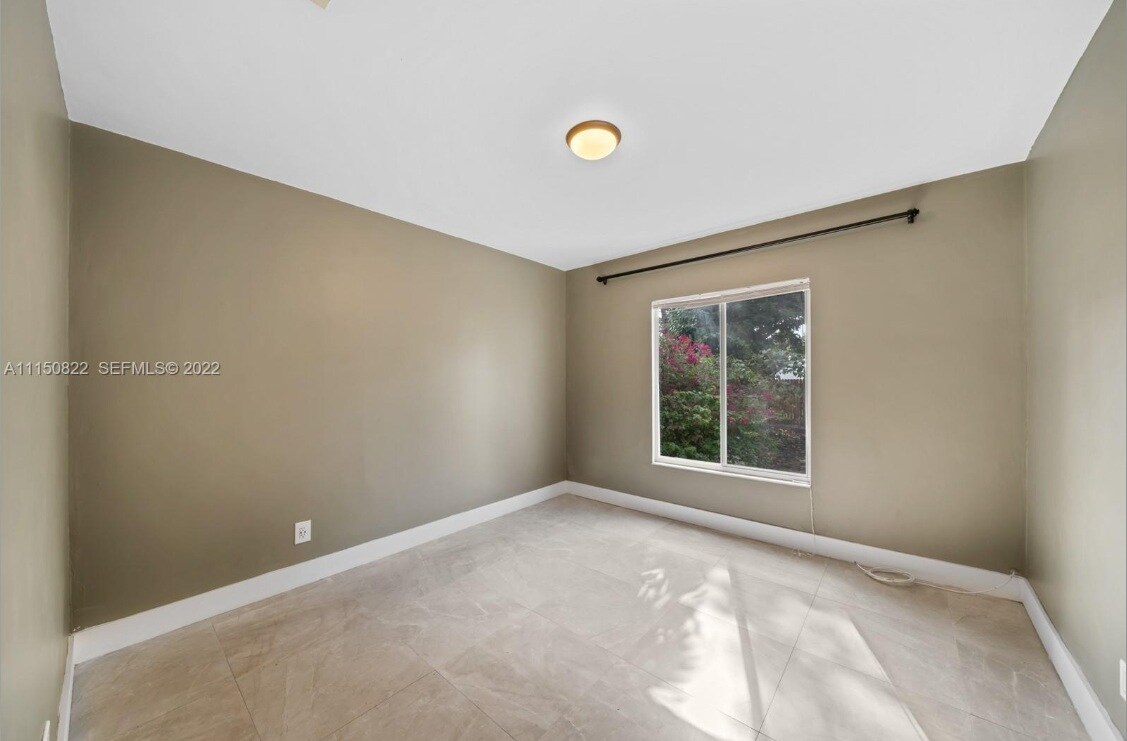 Building Photo - 546 NW 50th St