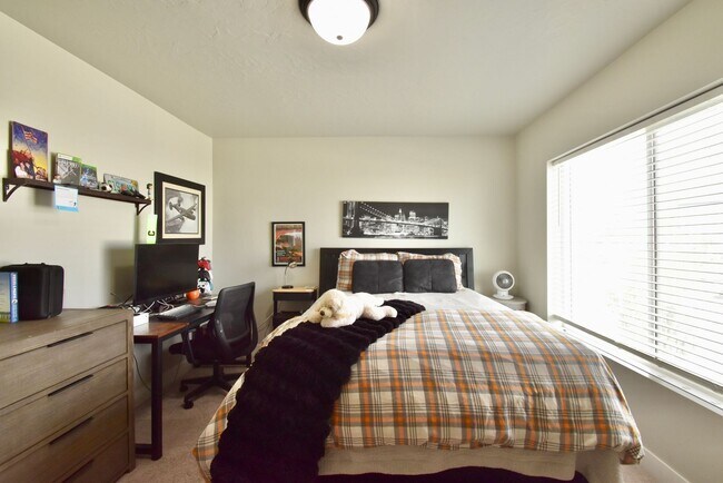 Building Photo - Spacious 5 Bed in Herriman Home in Prime Location!