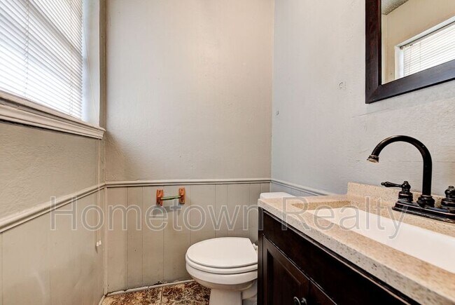 Building Photo - 320 Cedar Crest Dr