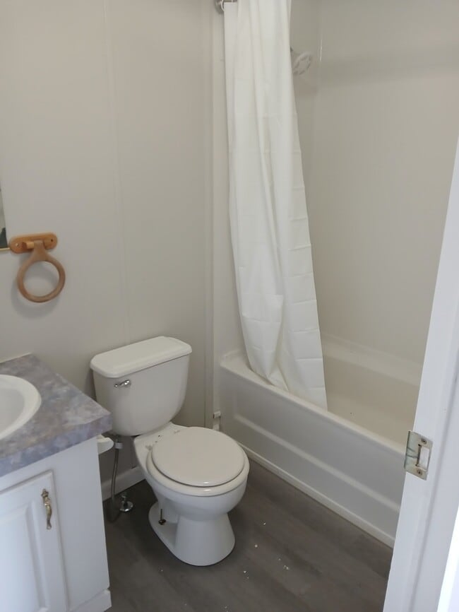 Building Photo - Mobile Home For Sale