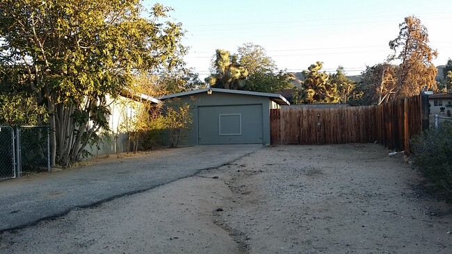 Building Photo - 56633 Bonanza Dr