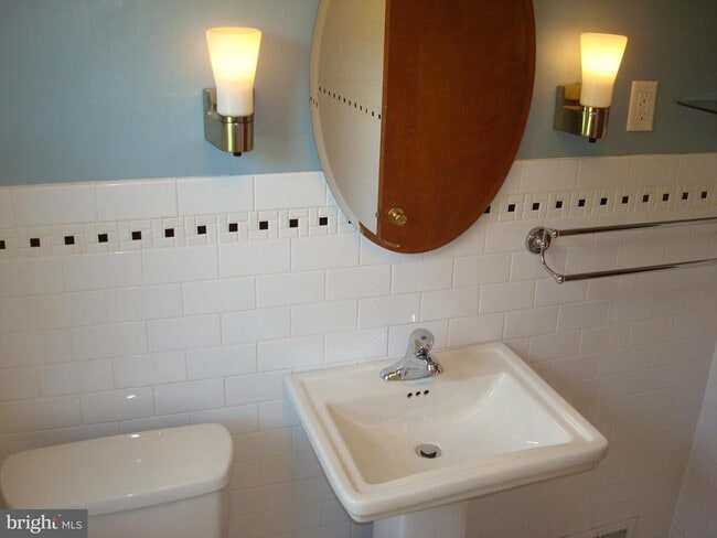 Building Photo - 1346 Faucett Dr