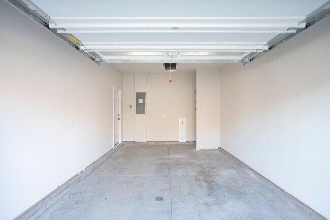 Building Photo - 2031 Sperling Dr