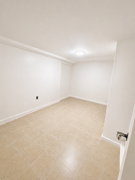 Building Photo - 2408 Beverley Rd