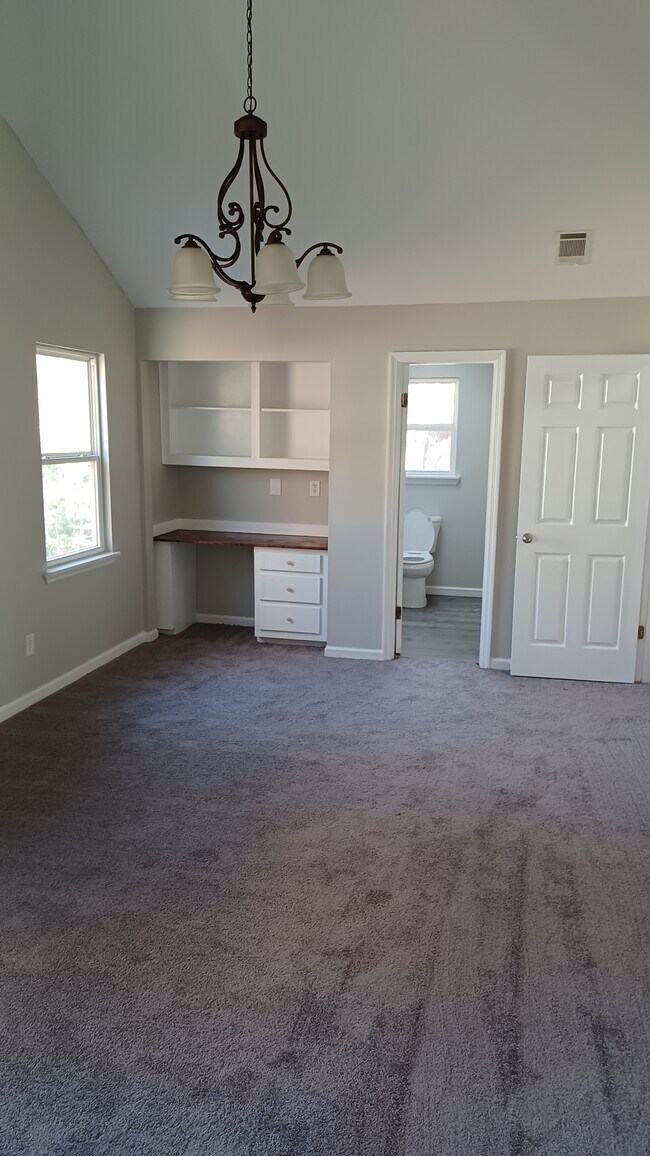 Building Photo - 521 Fairfield Way