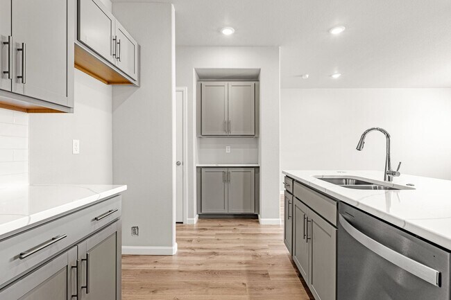 Building Photo - Brand New Luxury Townhome with Unparalleled Pikes Peak & Front Range Views