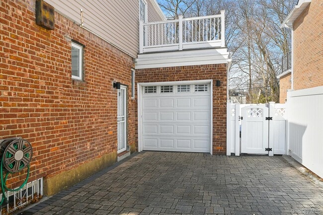 Building Photo - 222-03 Kingsbury Ave