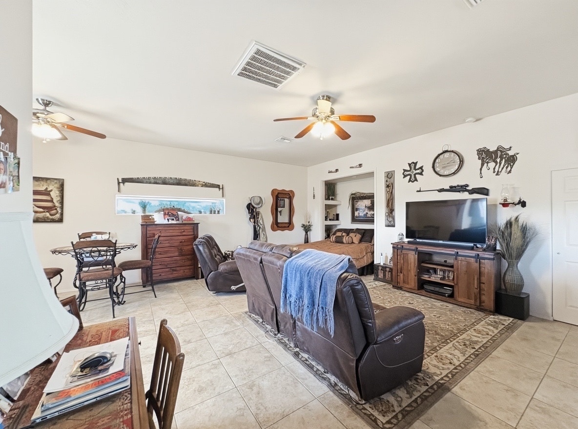 Building Photo - 1033 E Irvine Rd